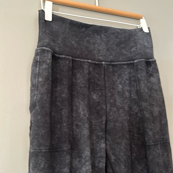 Athleta Salutation Jogger in Marled Black, S - Picture 2 of 6